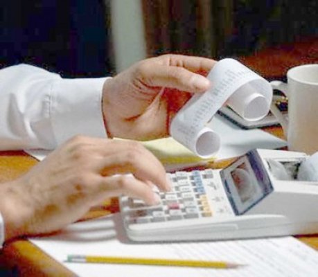 Afacerist bucureştean, cercetat de poliţiştii de la Economic, la Constanţa